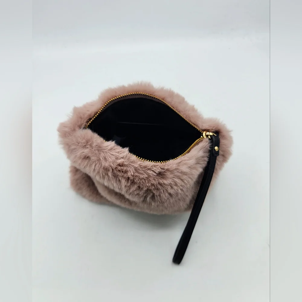 NWOT Expressions NYC Broome St Faux Fur Wristlet In Mauve Rose